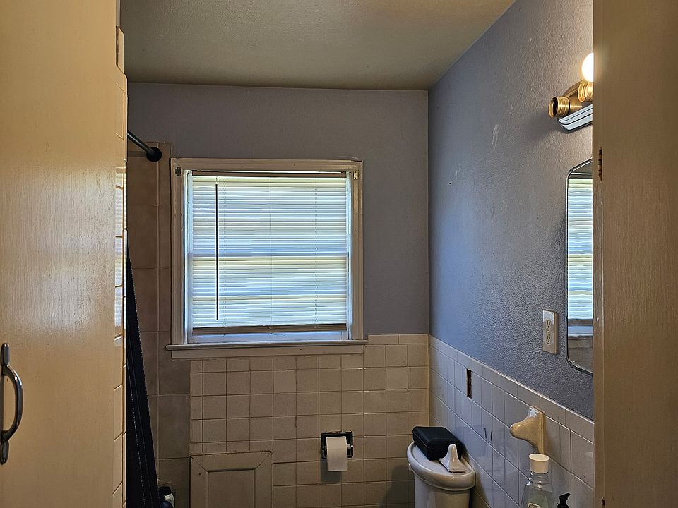 1st image of 1715 40th St APT A