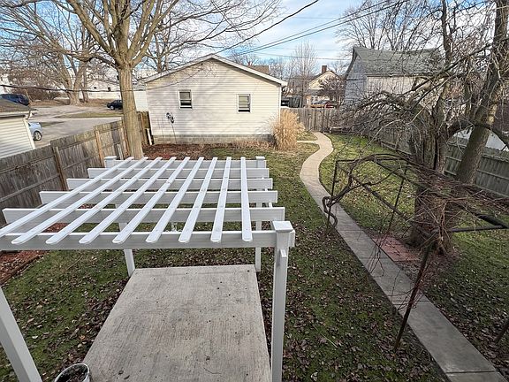 5th image of 704 S Walnut St