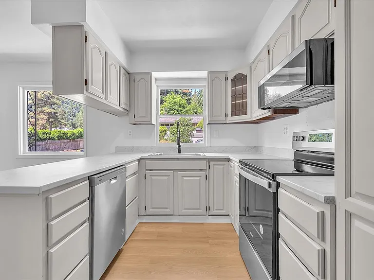 9710 S Corbett Ln — Photo 5