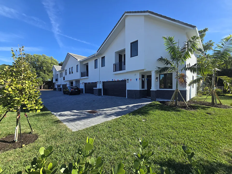 6997 NW 30th Ter