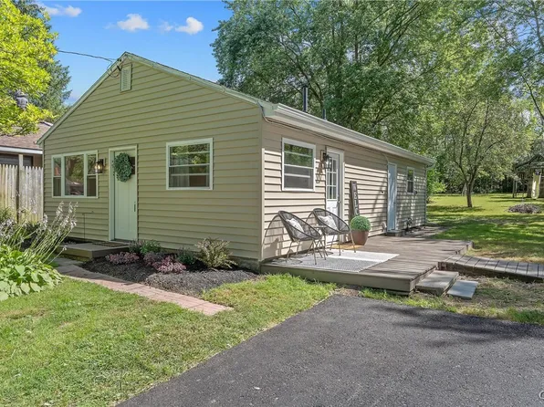 7815 Areopagitica Ave, Bridgeport, NY 13030