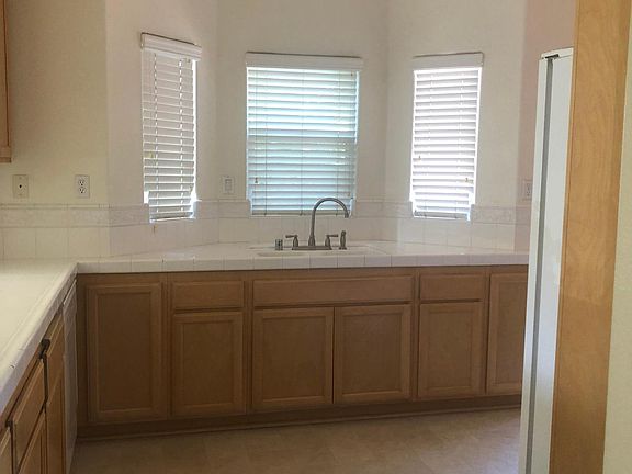 5th image of 2642 S Niverth Pl