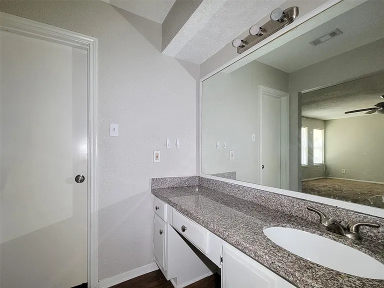 18402 Tall Cypress Dr — Photo 19