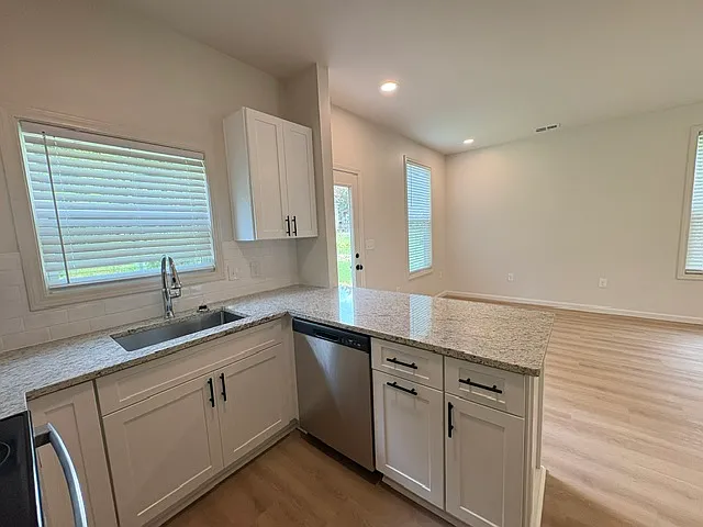 215 W Chappell St — Photo 9