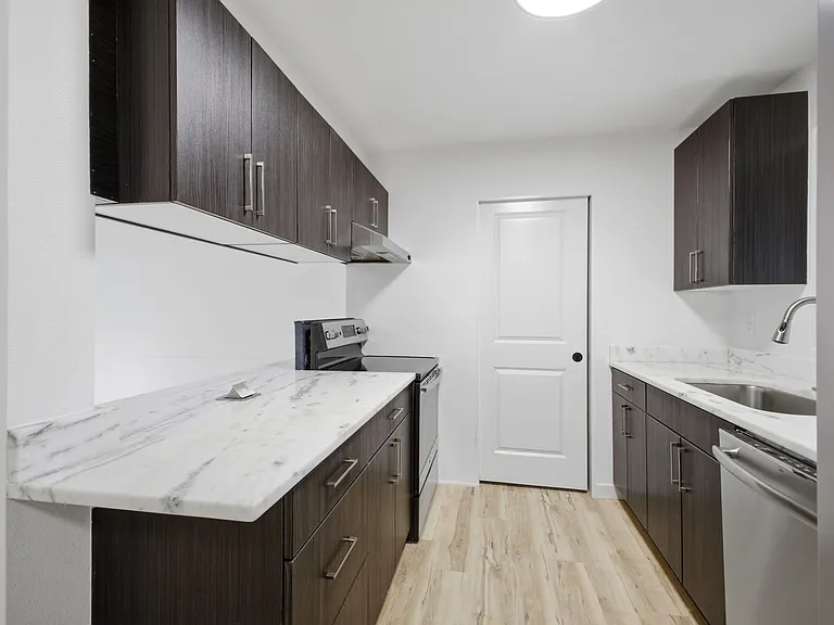 14020 Stone Ave N #B — Photo 6