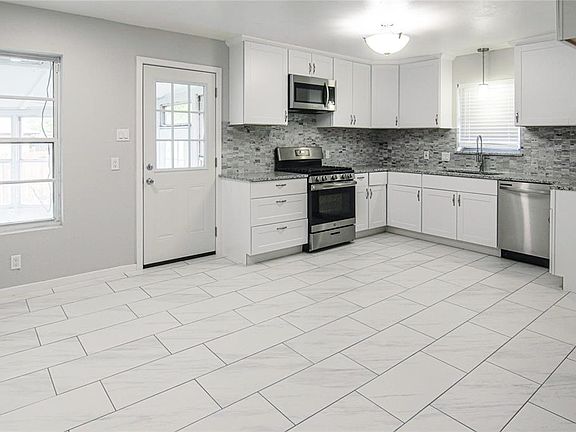 3rd image of 418 La Salle Dr