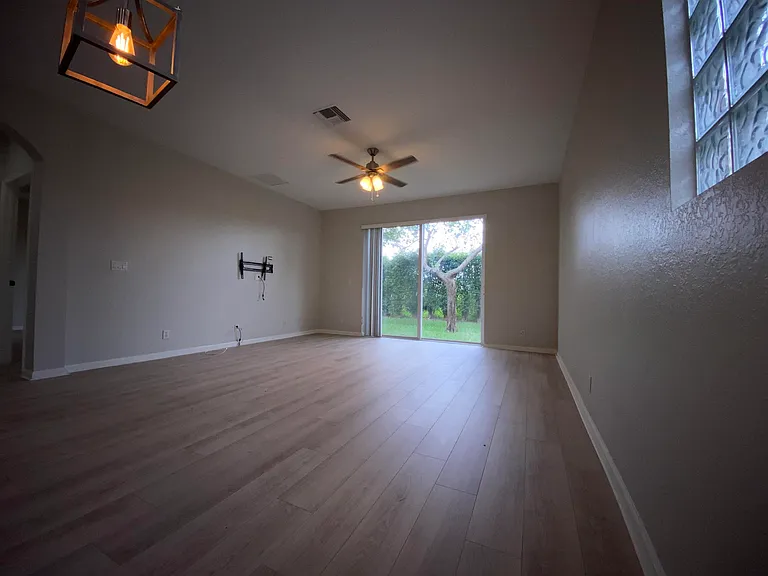 1215 Rosegate Blvd — Photo 12