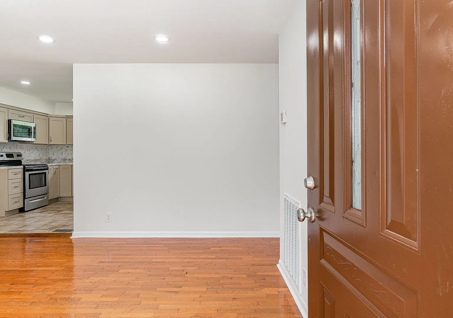 Lovely 3 Bedroom in Parkview Estates! — Photo 3