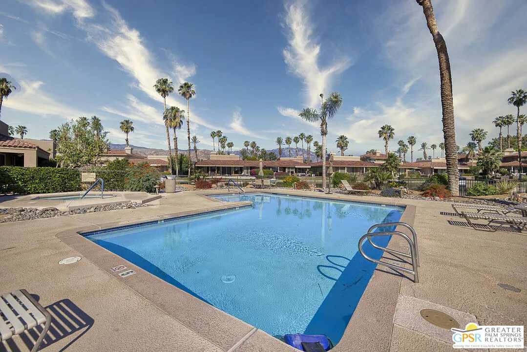 3 bed, 3.0 bath, 1947 sqft, $3,600 — Photo 4