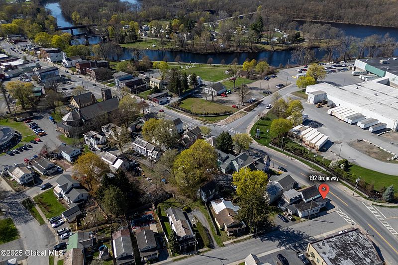 3rd image of 192 Broadway