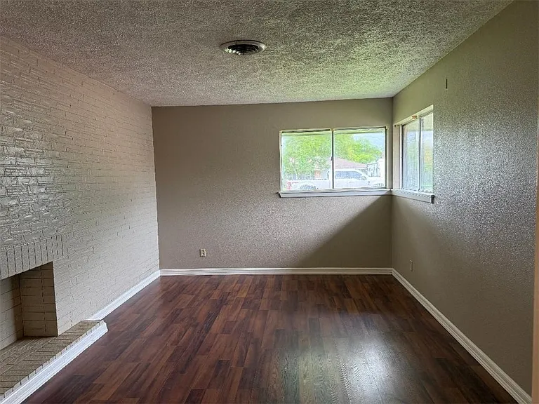 205 Broadway St — Photo 12