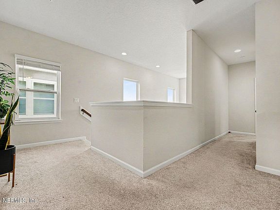 4th image of 204 BROOKGREEN Way