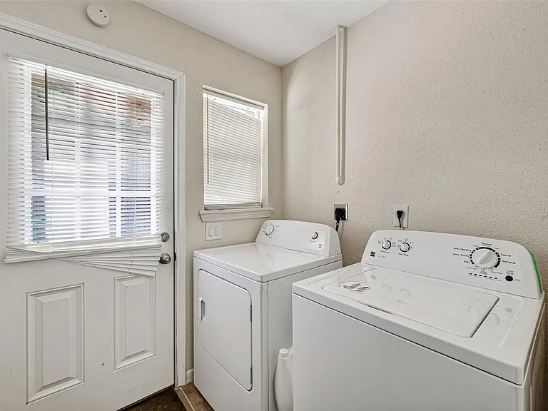 13615 Lynnwood Ln — Photo 20