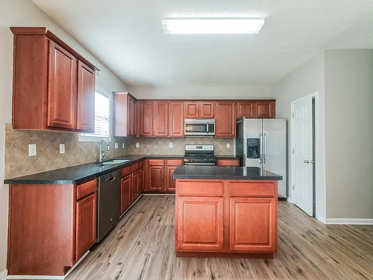 216 Winterbury Dr — Photo 8