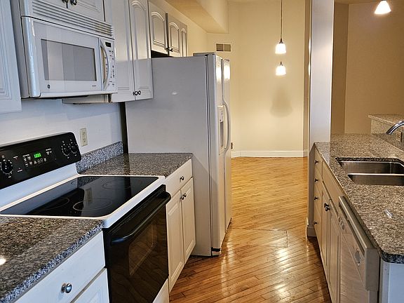 4th image of 119 N King St #103