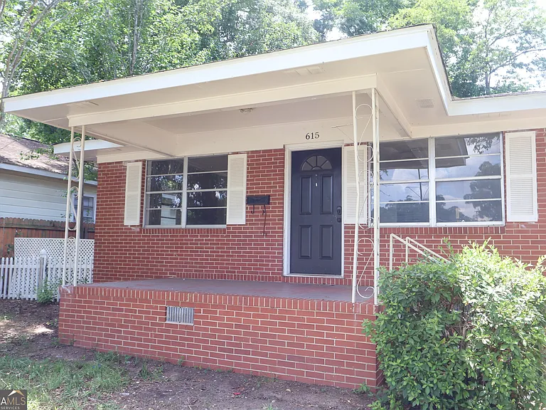 615 N Jefferson St NE — Photo 2