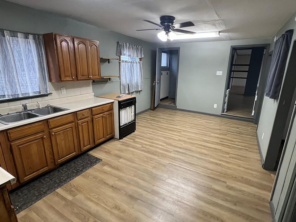 1st image of 154 Gorski St #2