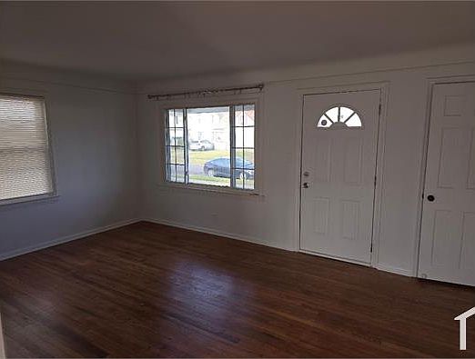 3rd image of 12604 Darlington Ave