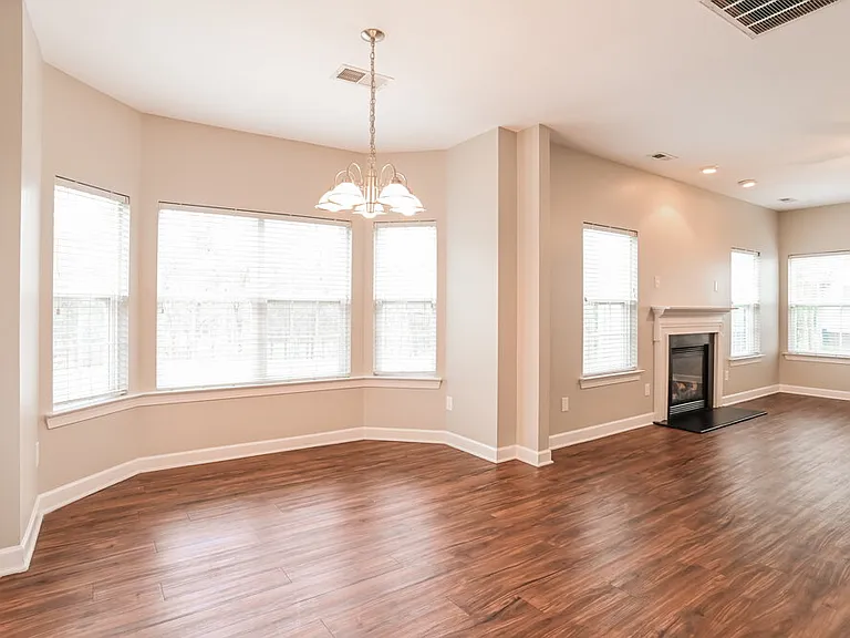 2404 Sierra Chase Dr — Photo 6