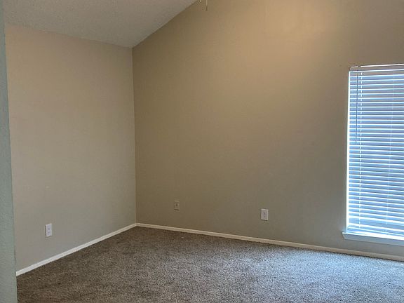 4th image of 956 Creekside Dr #956