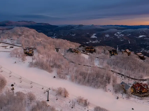 104 Oz Rd, Banner Elk, NC 28604