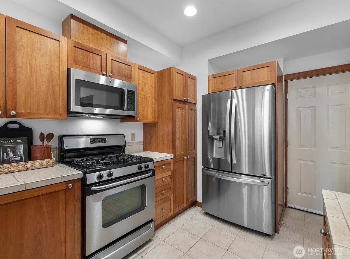 3 bed, 2.5 bath, 1467 sqft, $3,000 — Photo 3