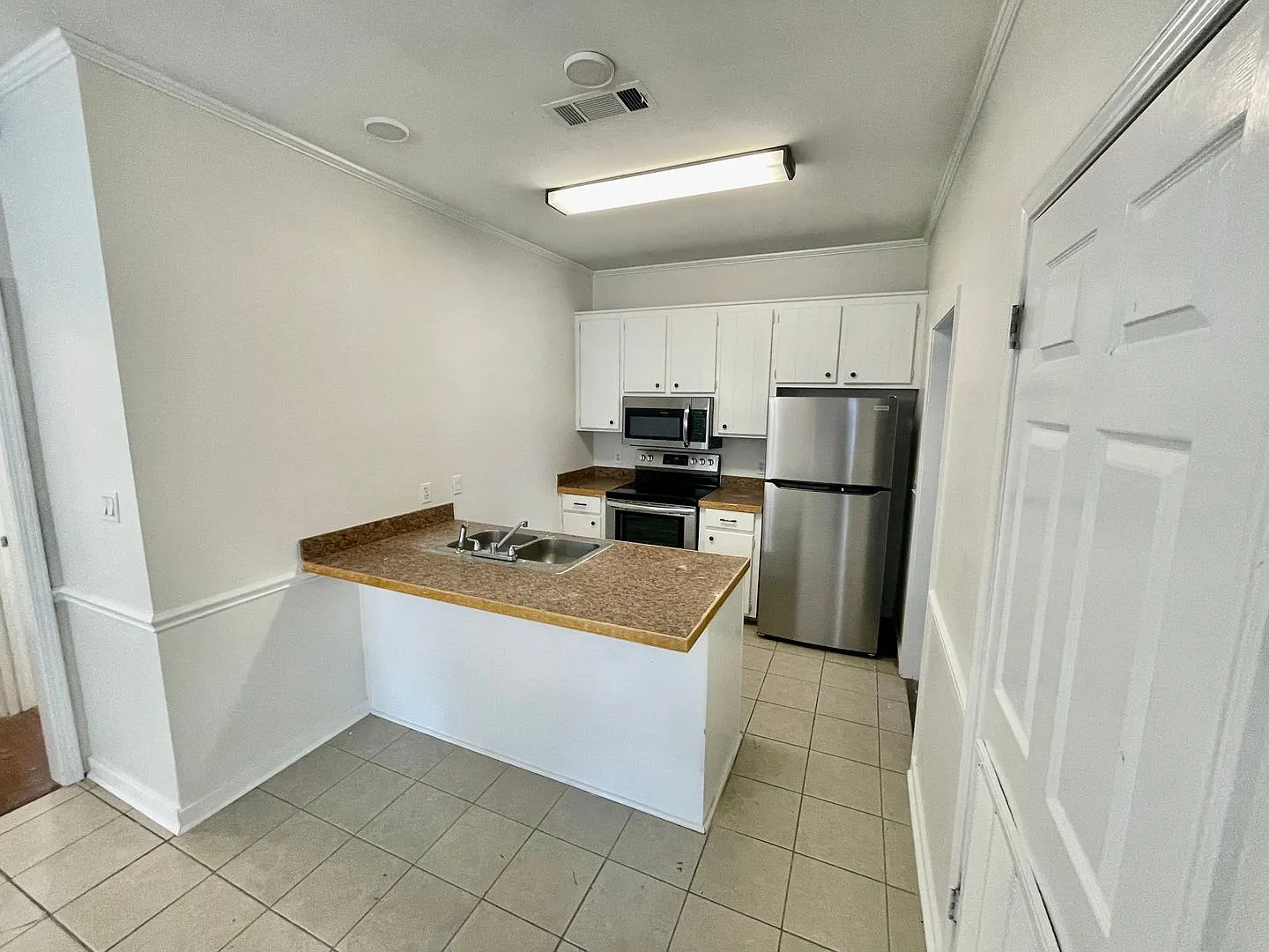 3/2 With Large Office Available in Brandon! — Photo 4