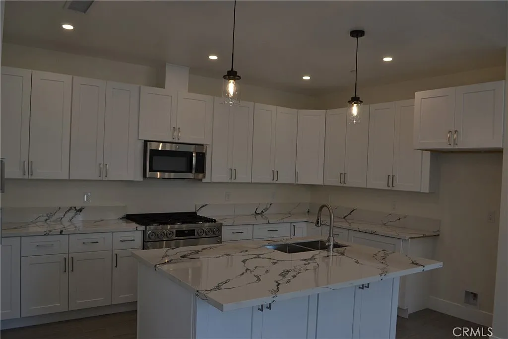 4 bed, 1807 sqft, $3,800 — Photo 4