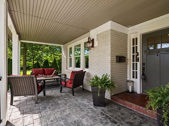 3rd image of 111 Edgemoor Dr