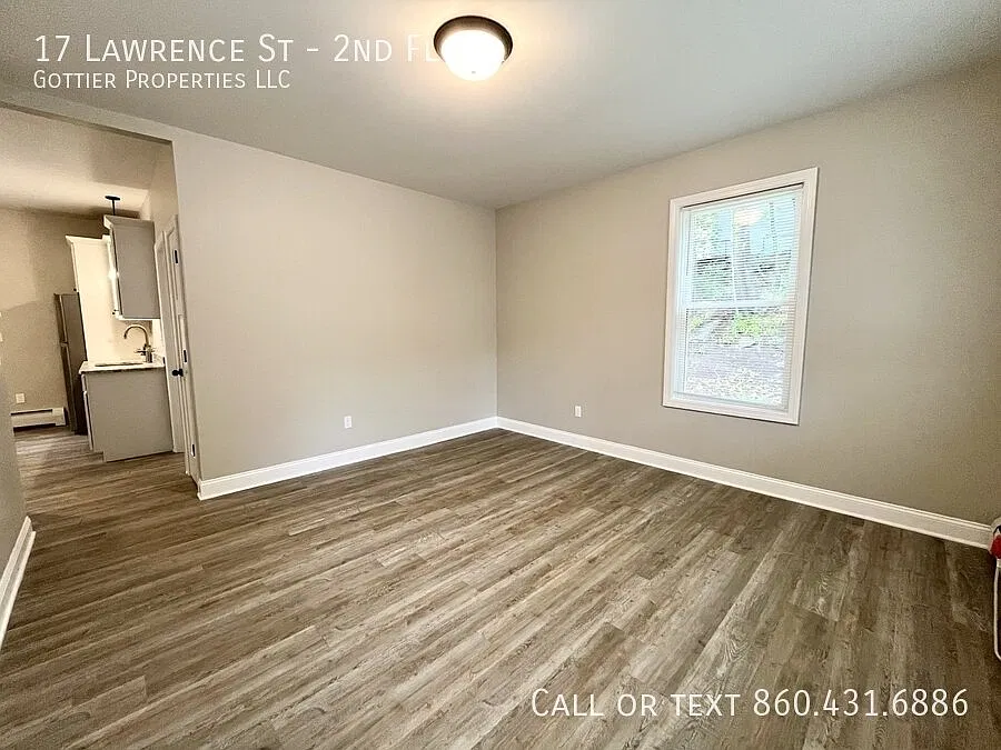 3 bed, 1000 sqft, $2,100 — Photo 3