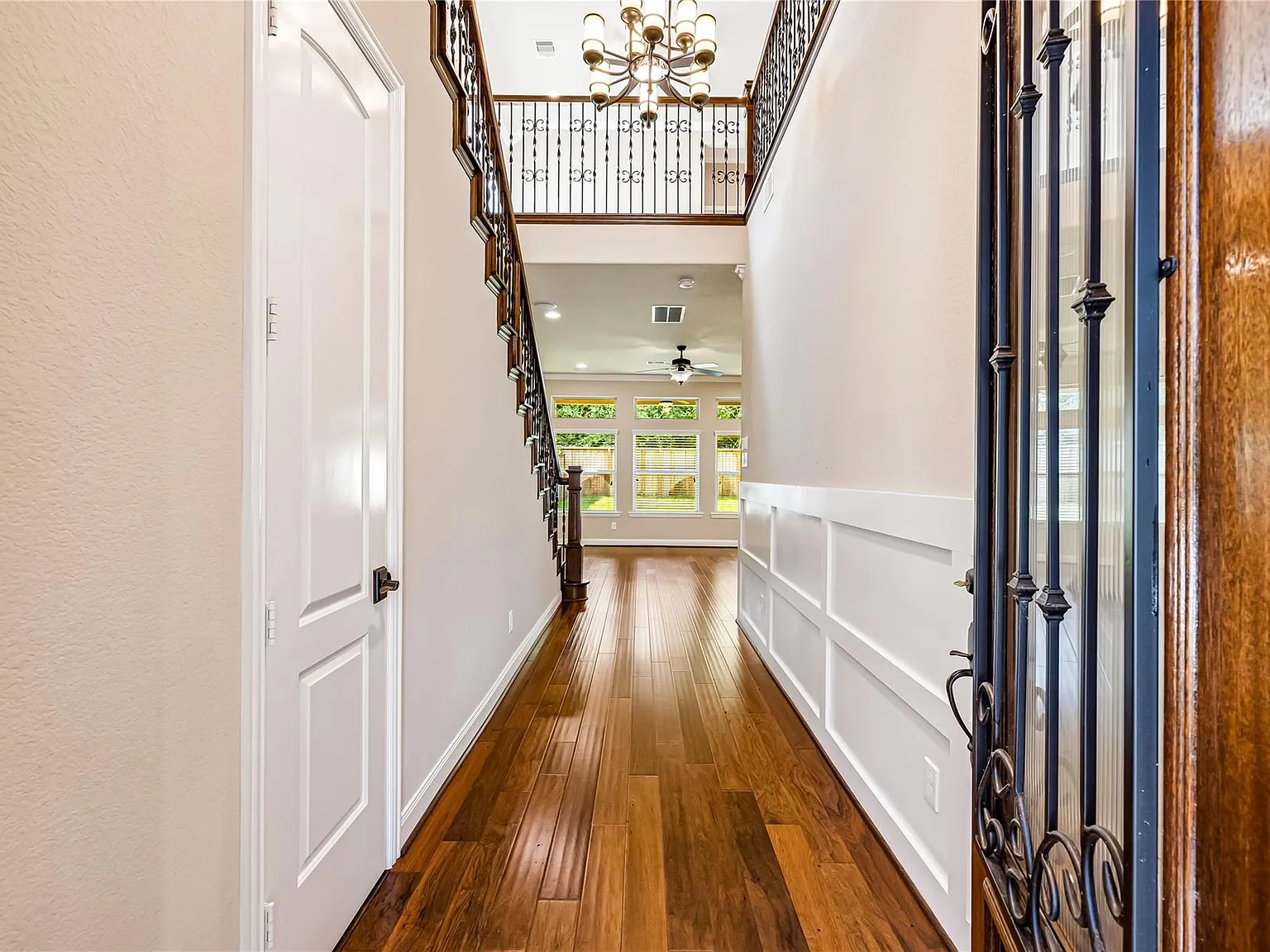 3 bed, 2.5 bath, 2043 sqft, $3,200 — Photo 4
