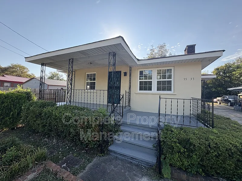 5 bed, 2.5 bath, 1911 sqft, $1,500 — Photo 1