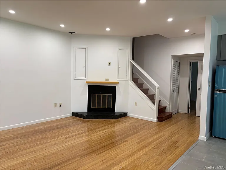 130 S Middle Neck Rd #6 — Photo 5