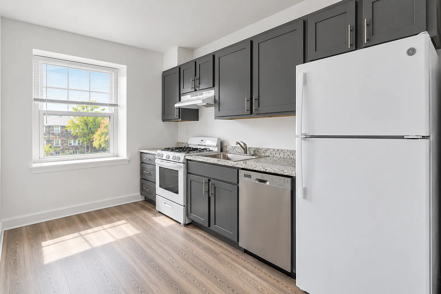 2 bed, 975 sqft, $1,475 — Photo 3