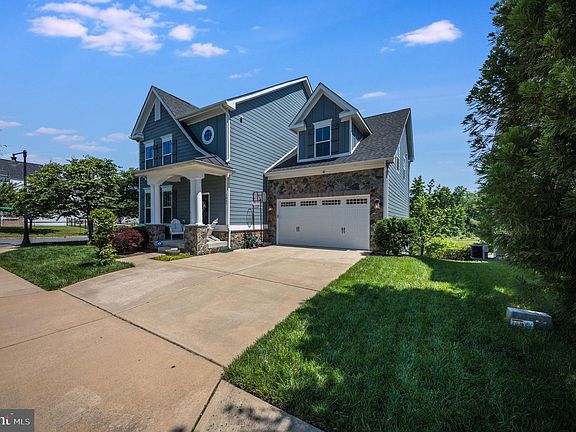 3rd image of 1007 Saunders Dr