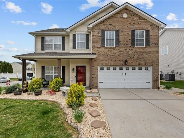 6816 Championship Dr, Whitsett, NC 27377