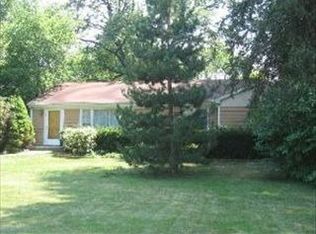 553 W Helen Rd, Palatine, IL 60067