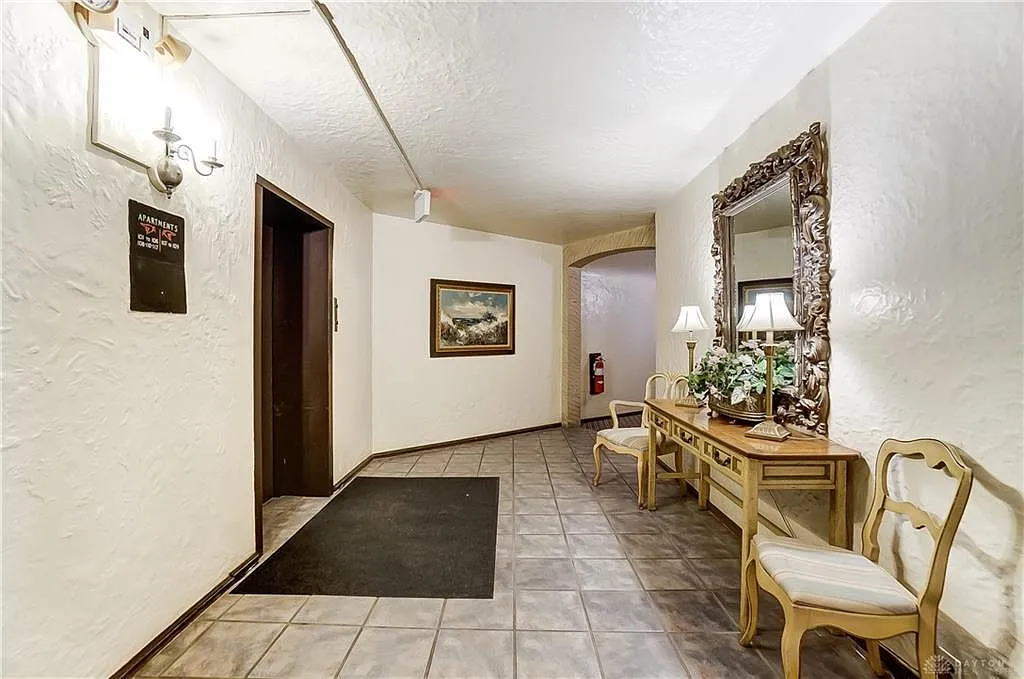 1 bed, 716 sqft, $1,425 — Photo 3