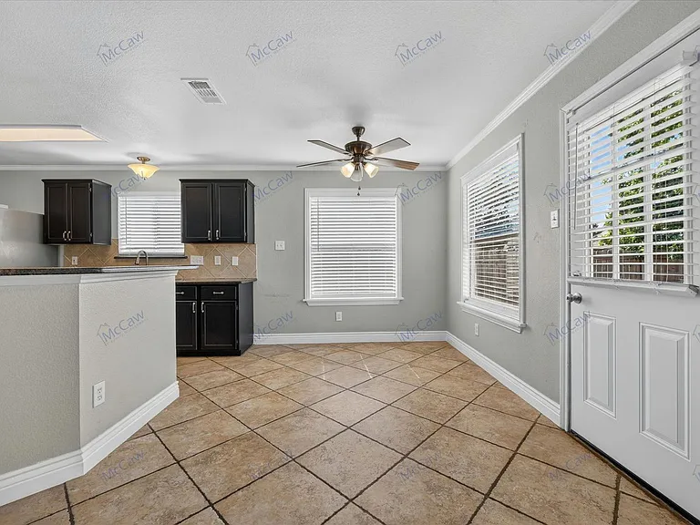333 Stately Oak Ln — Photo 9