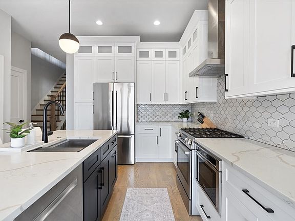 4th image of 2446 W Augusta Blvd #3