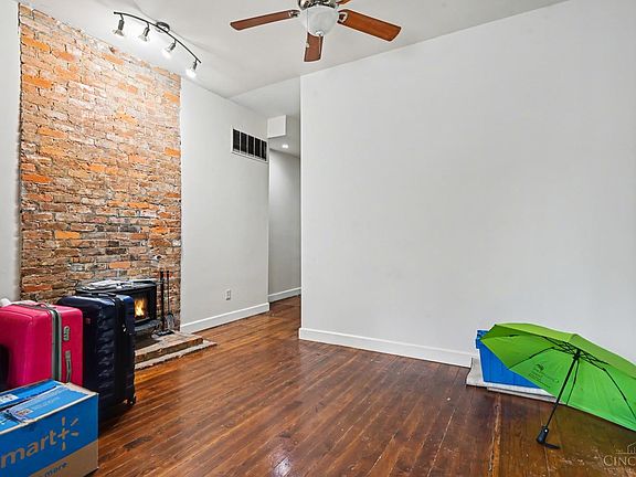 4th image of 760 Straight St