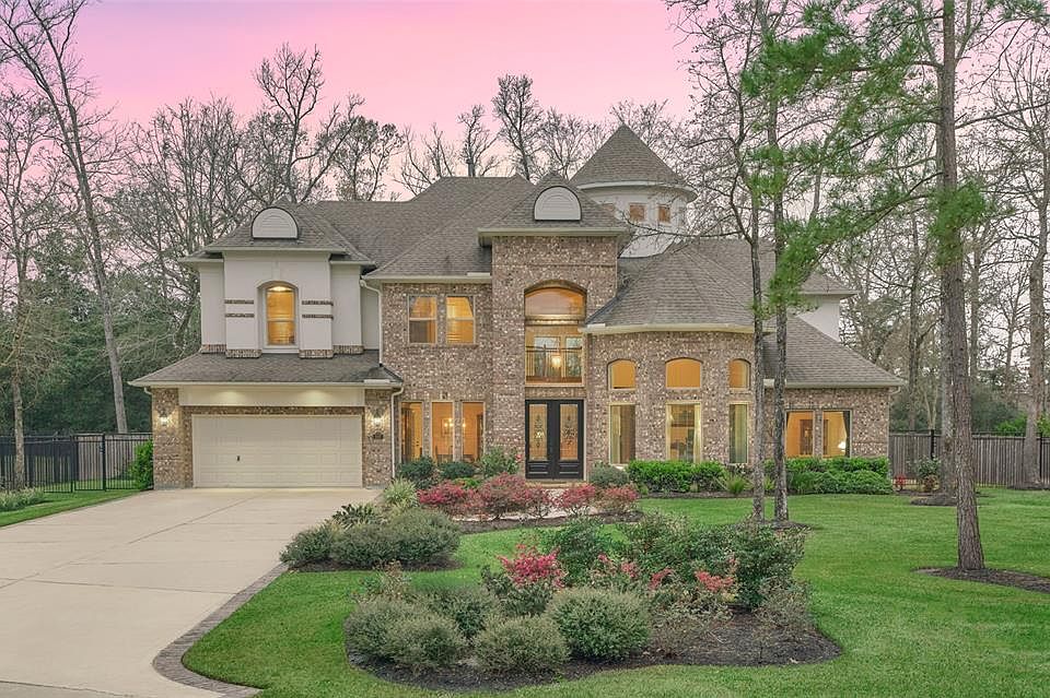 1st image of 102 Trelawney Pl