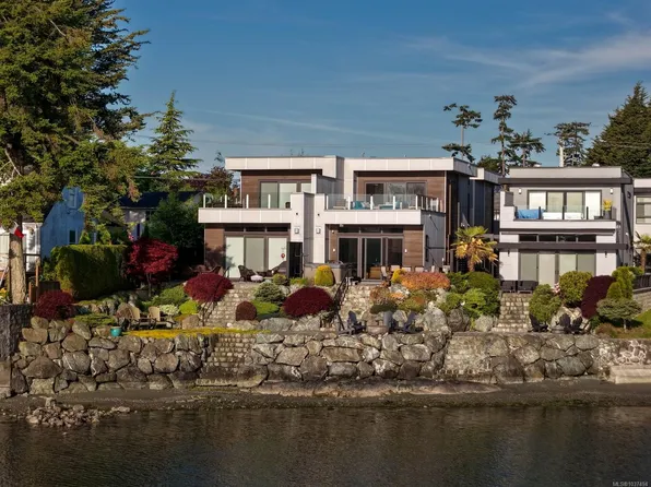 10303 Resthaven Dr, Sidney, BC V8L 3H2