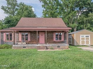1836 Century Dr, Greenville, NC 27834