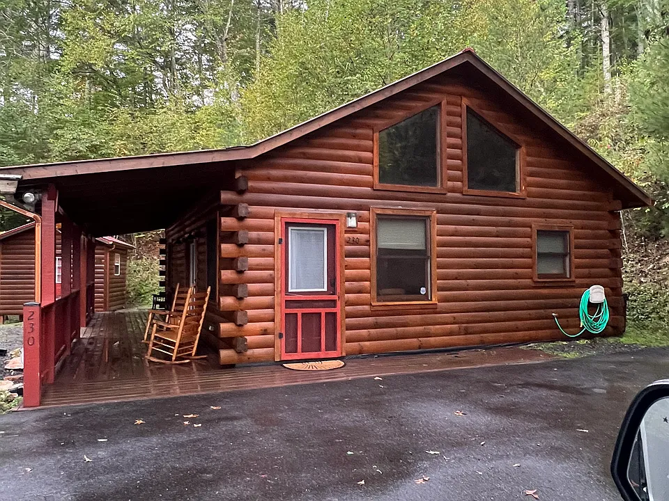 230 Laurelwood Cir