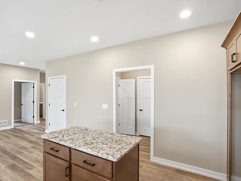 1048 Stonehaven Dr — Photo 12