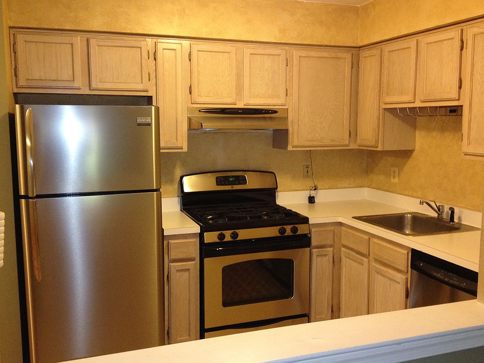 1st image of 836 Waterford Dr #836