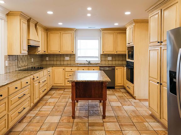 2nd image of 14 McPherson Ln