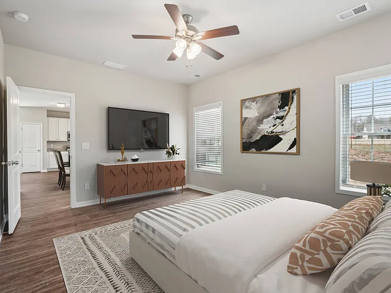 College Manor — Photo 6