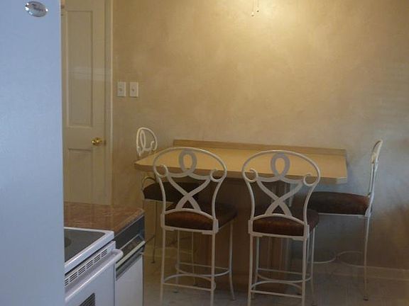 Kitchen left view from entryway